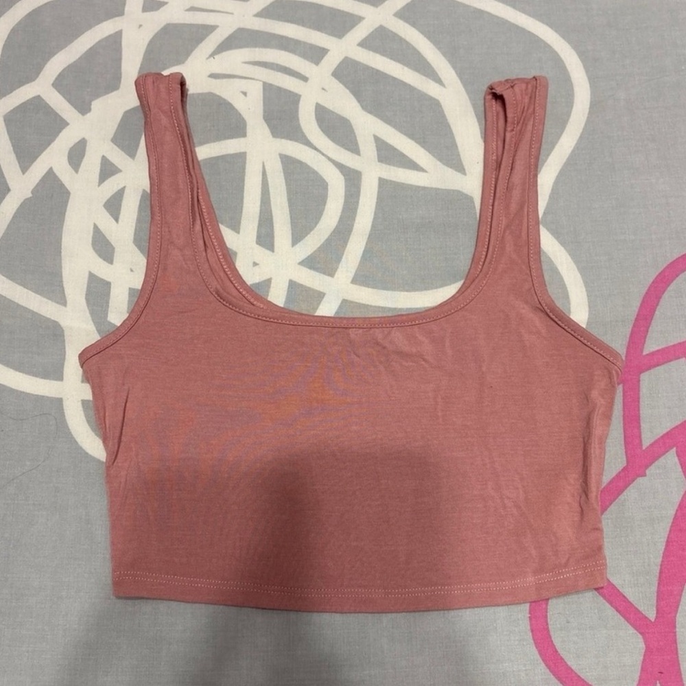 SHEIN Pink Cropped Tank Top